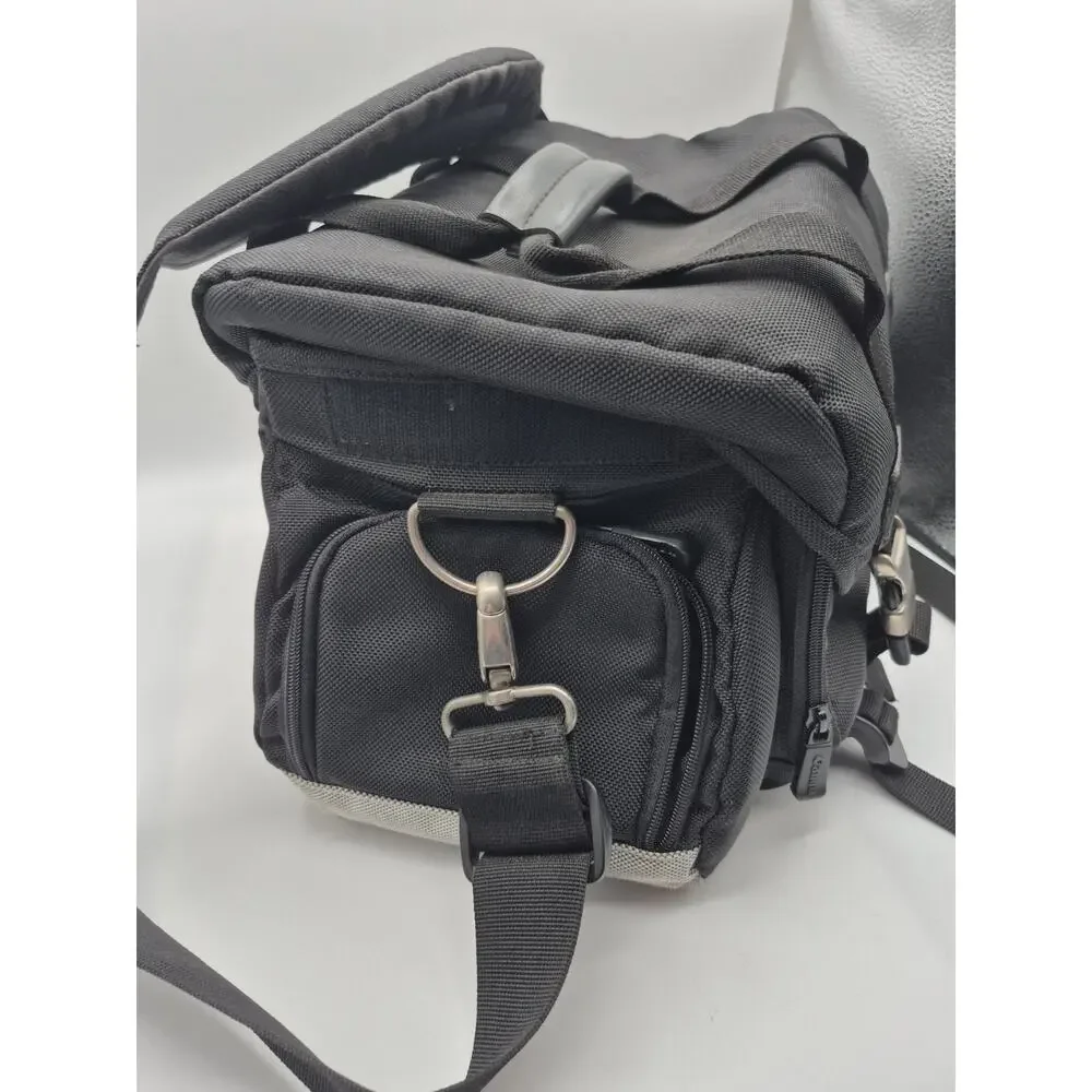 Canon 200DG Deluxe Camera Bag With Shoulder Strap and 1 Divider